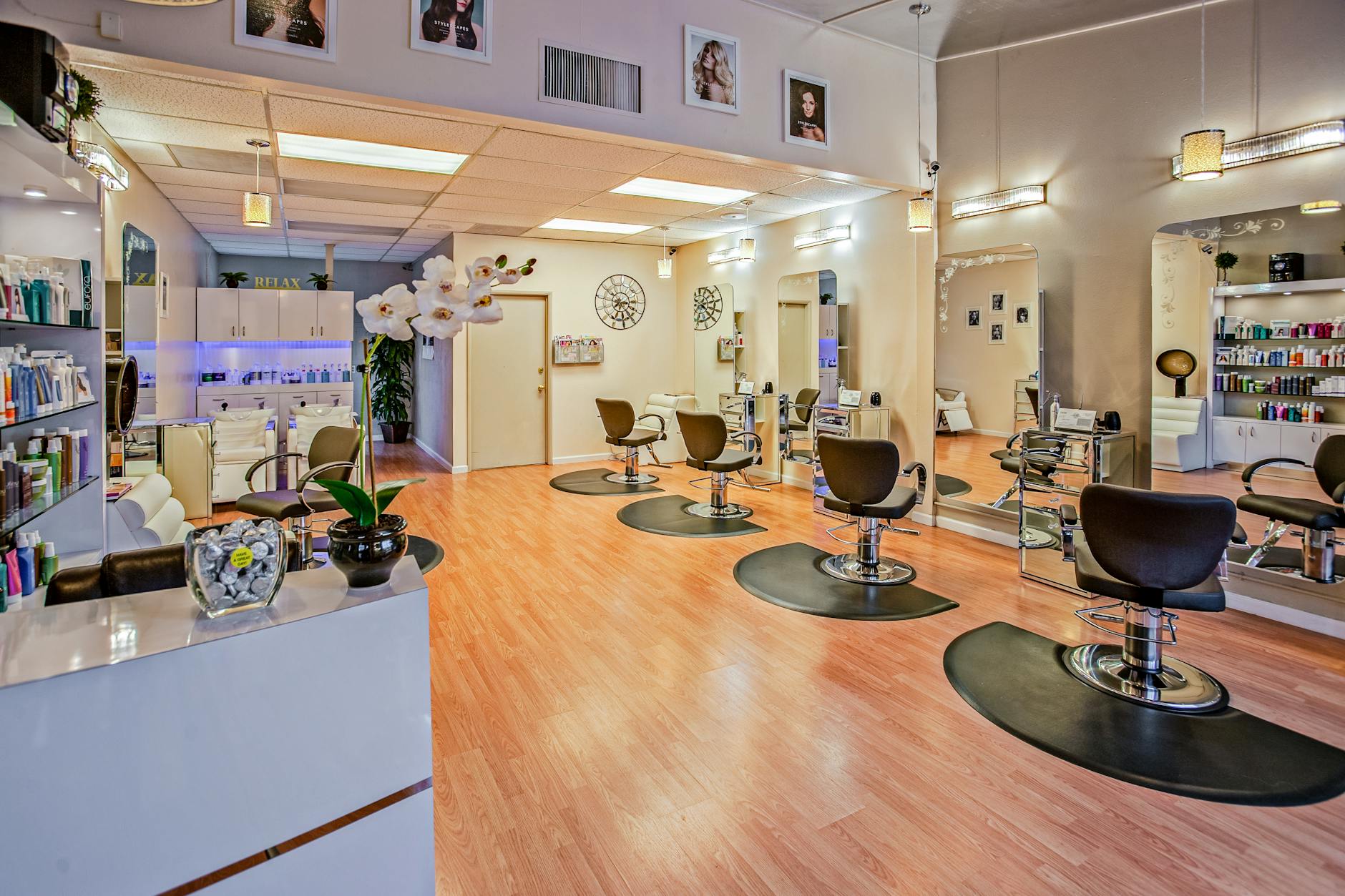 Inside Assi African Hair Braiding